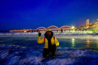 Step above the frozen songhuajiang river. Negative 14 degree. 零下十四度的松花江江面。