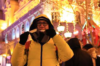 Eating ice cream in the -14° winter at harbin.
