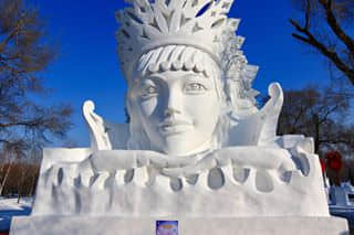 Probably first time seeing real snow sculpture, really amazing...