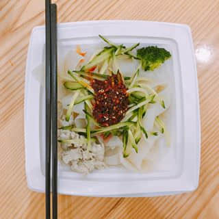 Cold rice noodles, always my favorite.